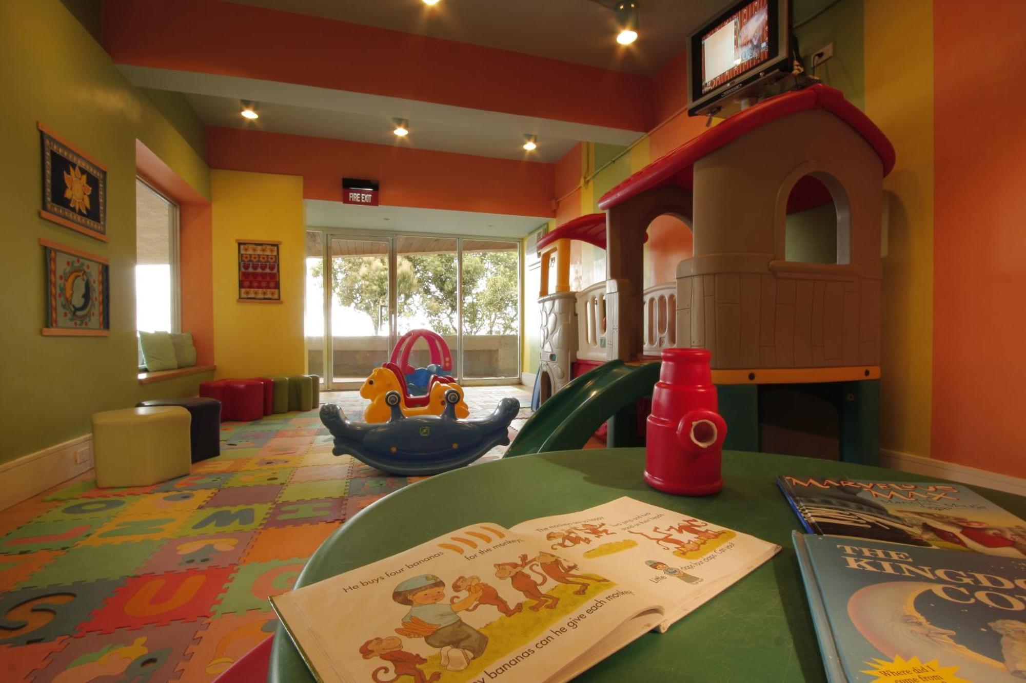 Taal Vista Hotel Tagaytay City Ngoại thất bức ảnh A children's area at a hotel