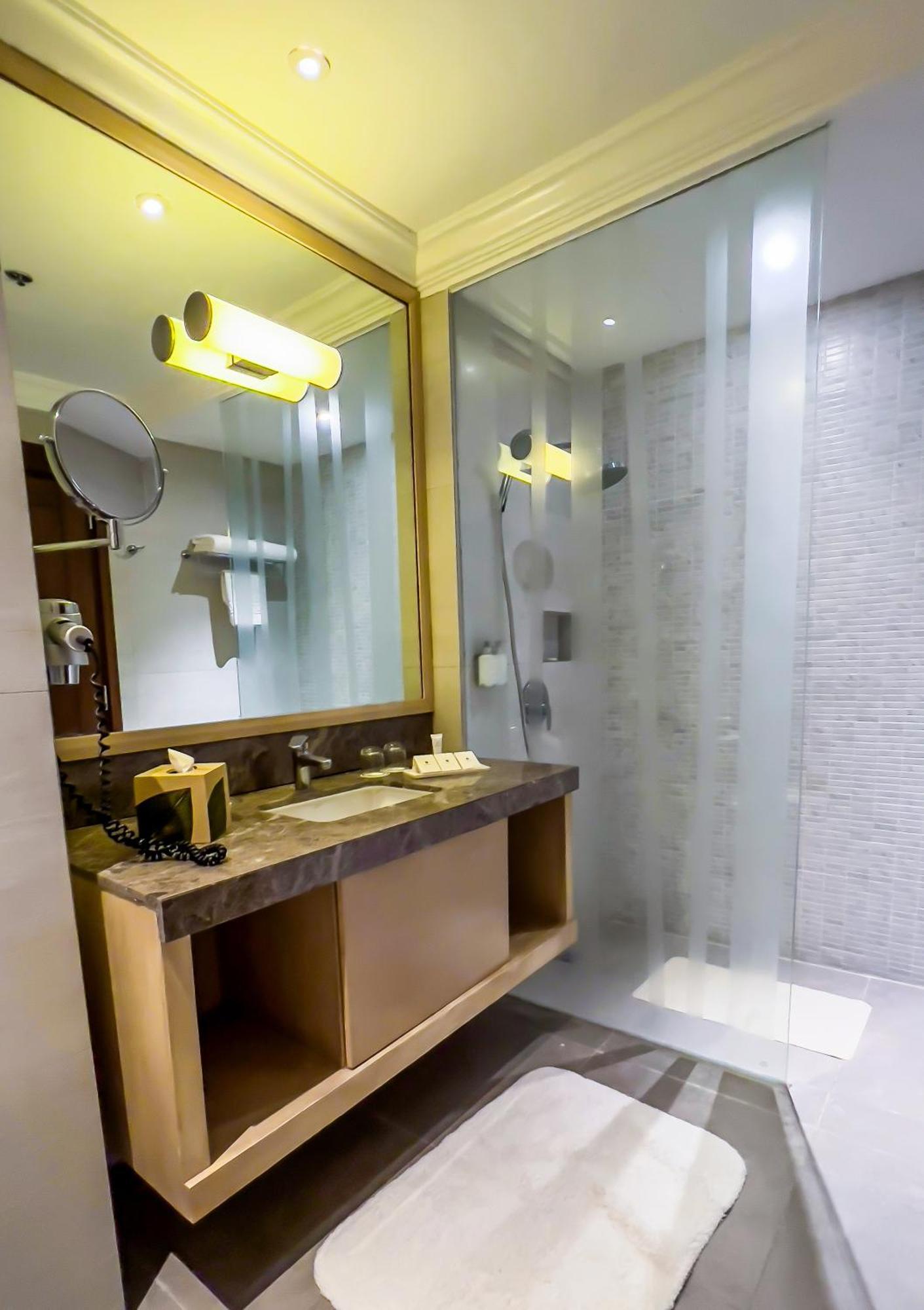Taal Vista Hotel Tagaytay City Ngoại thất bức ảnh Bathroom