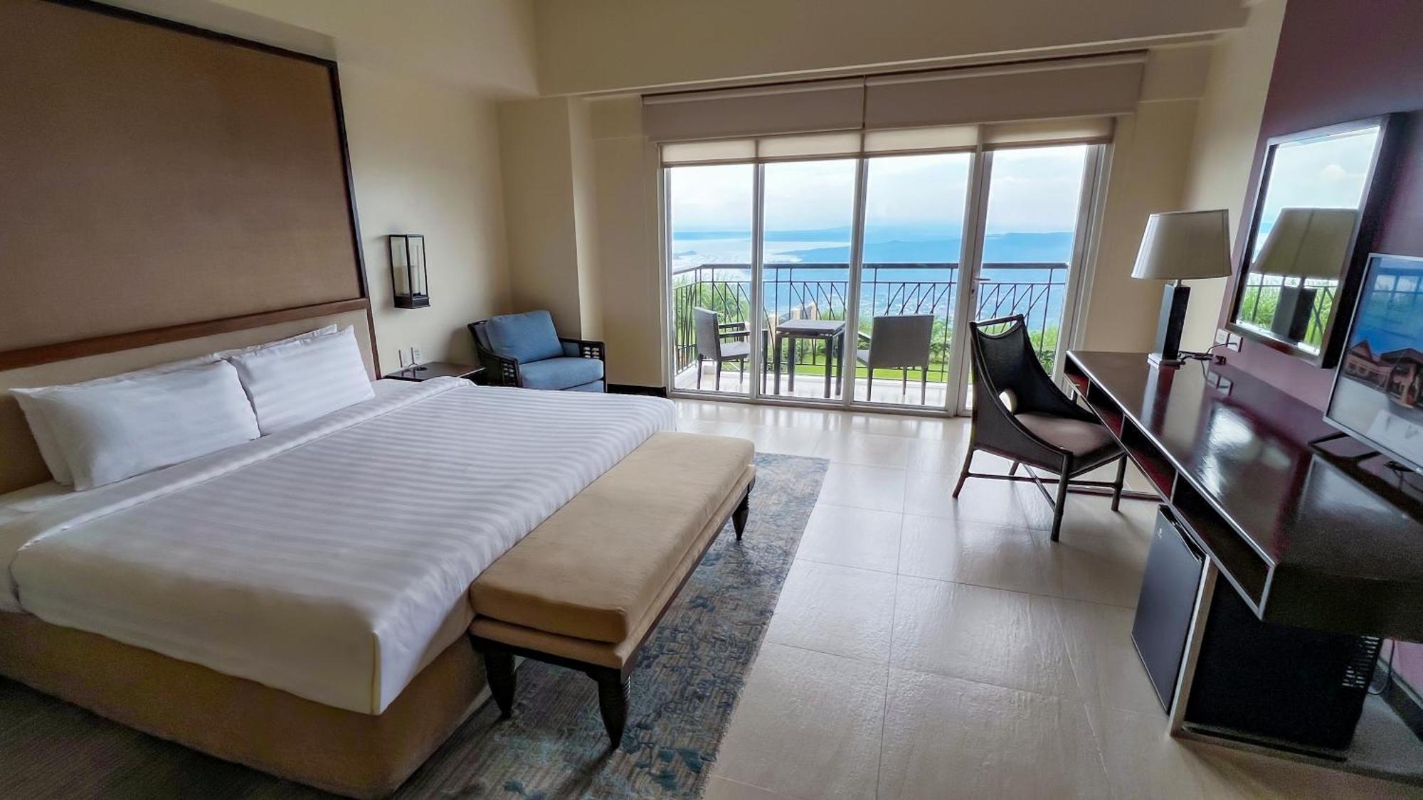 Taal Vista Hotel Tagaytay City Ngoại thất bức ảnh A guest room at the Shangri-La Hotel, Kuala Lumpur