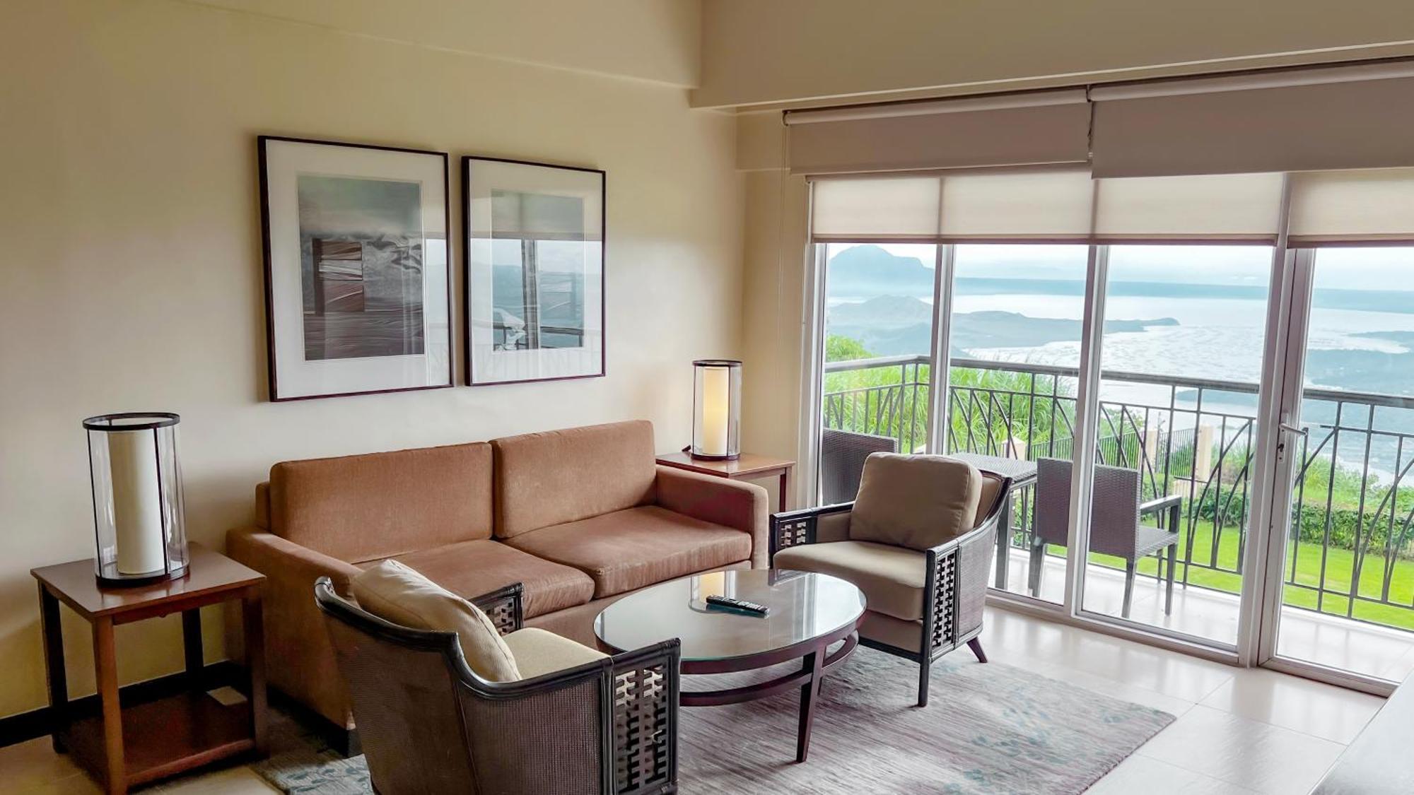 Taal Vista Hotel Tagaytay City Ngoại thất bức ảnh Living room