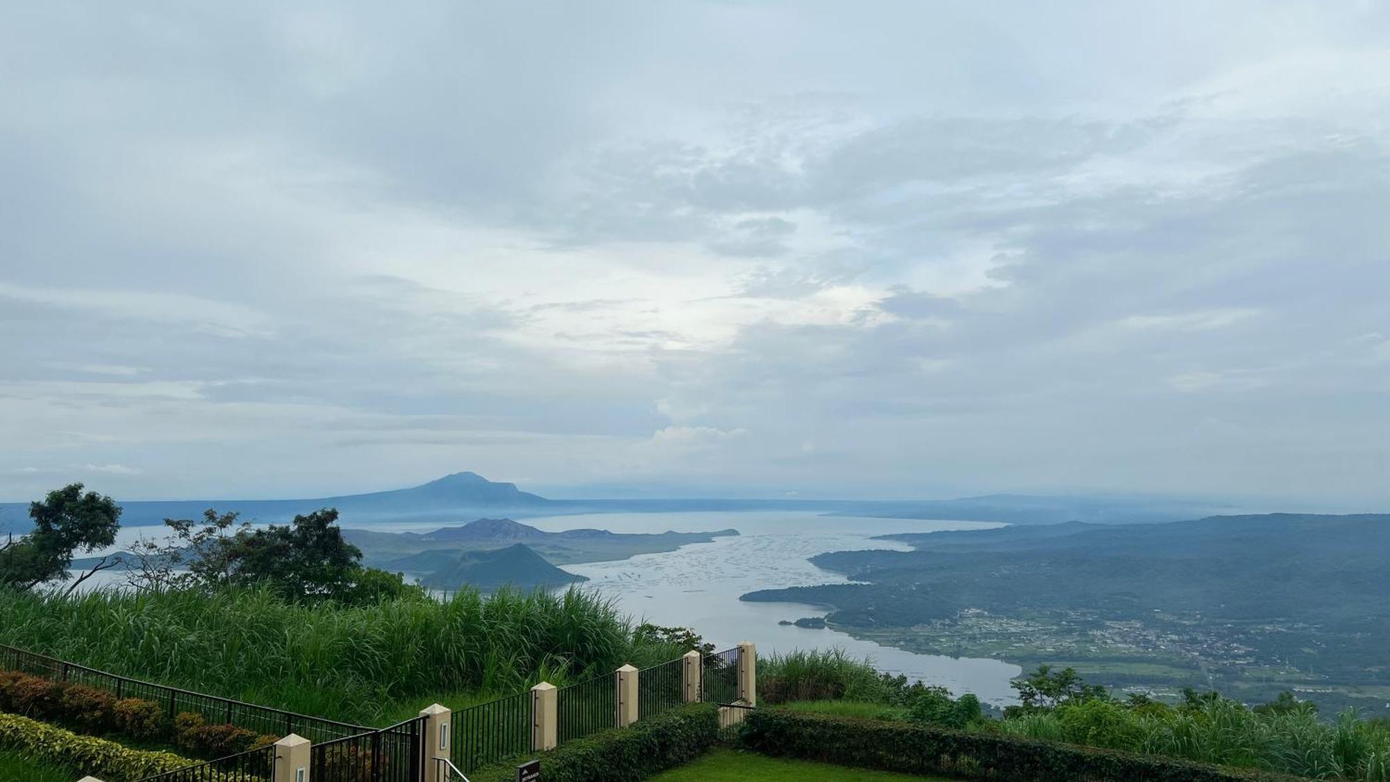 Taal Vista Hotel Tagaytay City Ngoại thất bức ảnh View of the lake from the resort