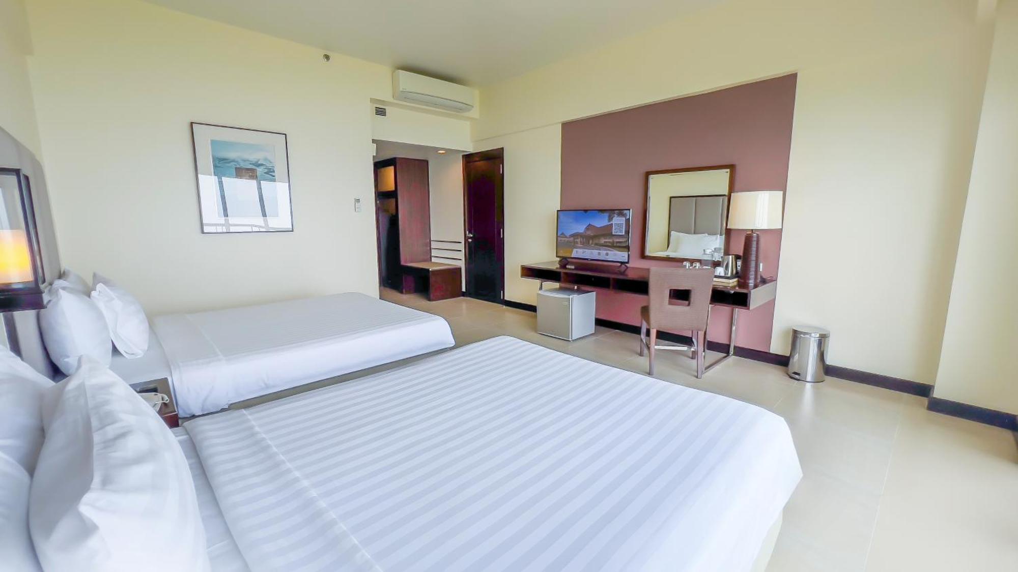 Taal Vista Hotel Tagaytay City Ngoại thất bức ảnh Deluxe Room