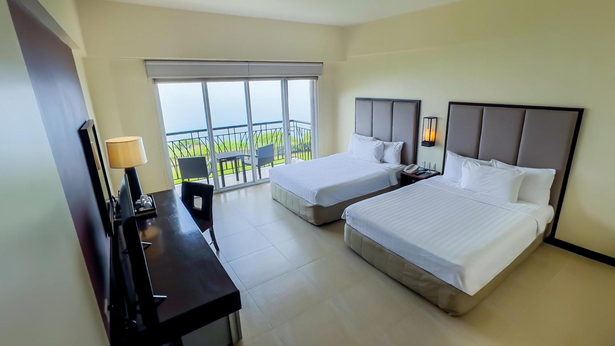 Taal Vista Hotel Tagaytay City Ngoại thất bức ảnh A room at the hotel