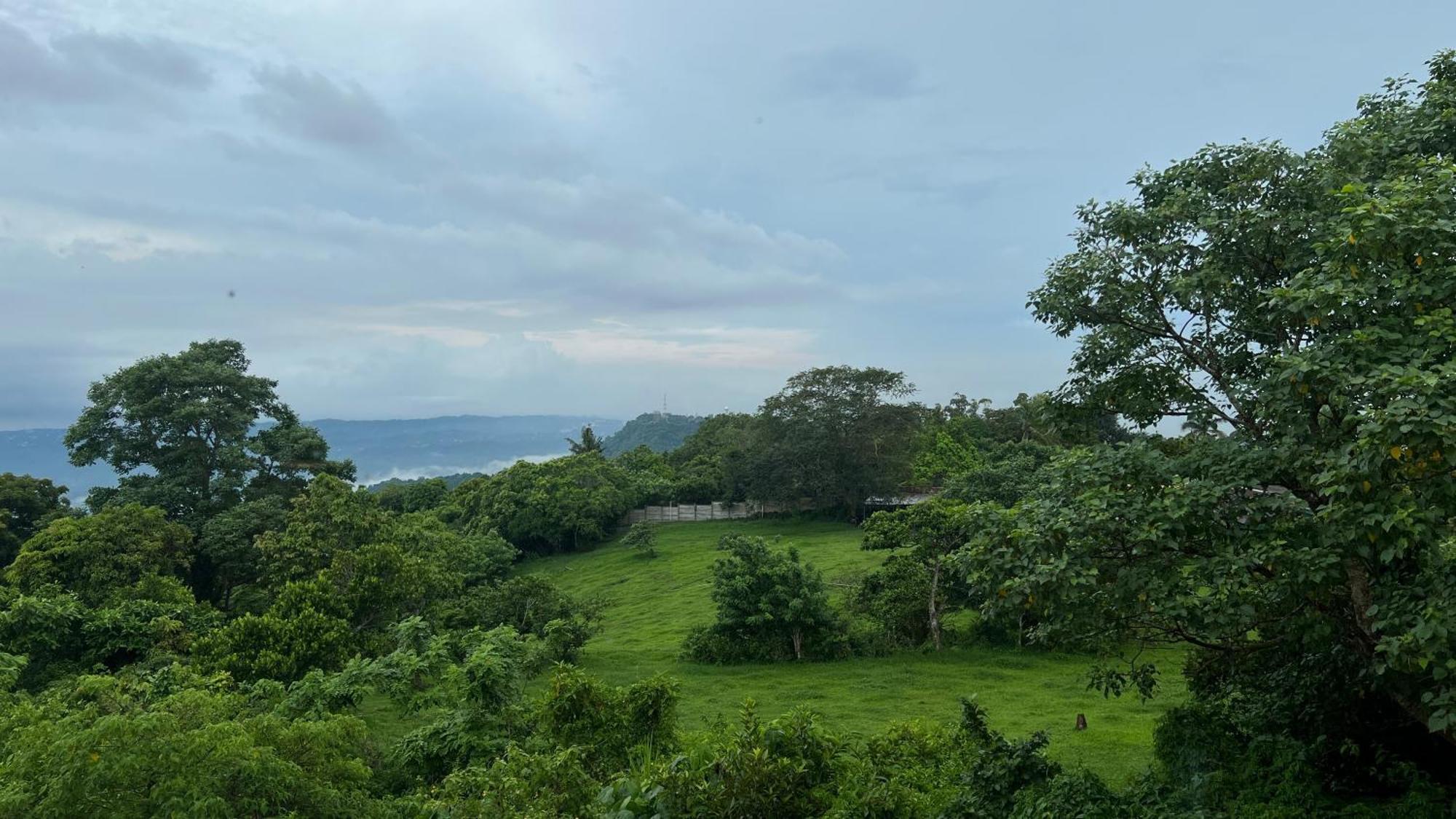 Taal Vista Hotel Tagaytay City Ngoại thất bức ảnh View of the lake from the top of the hill