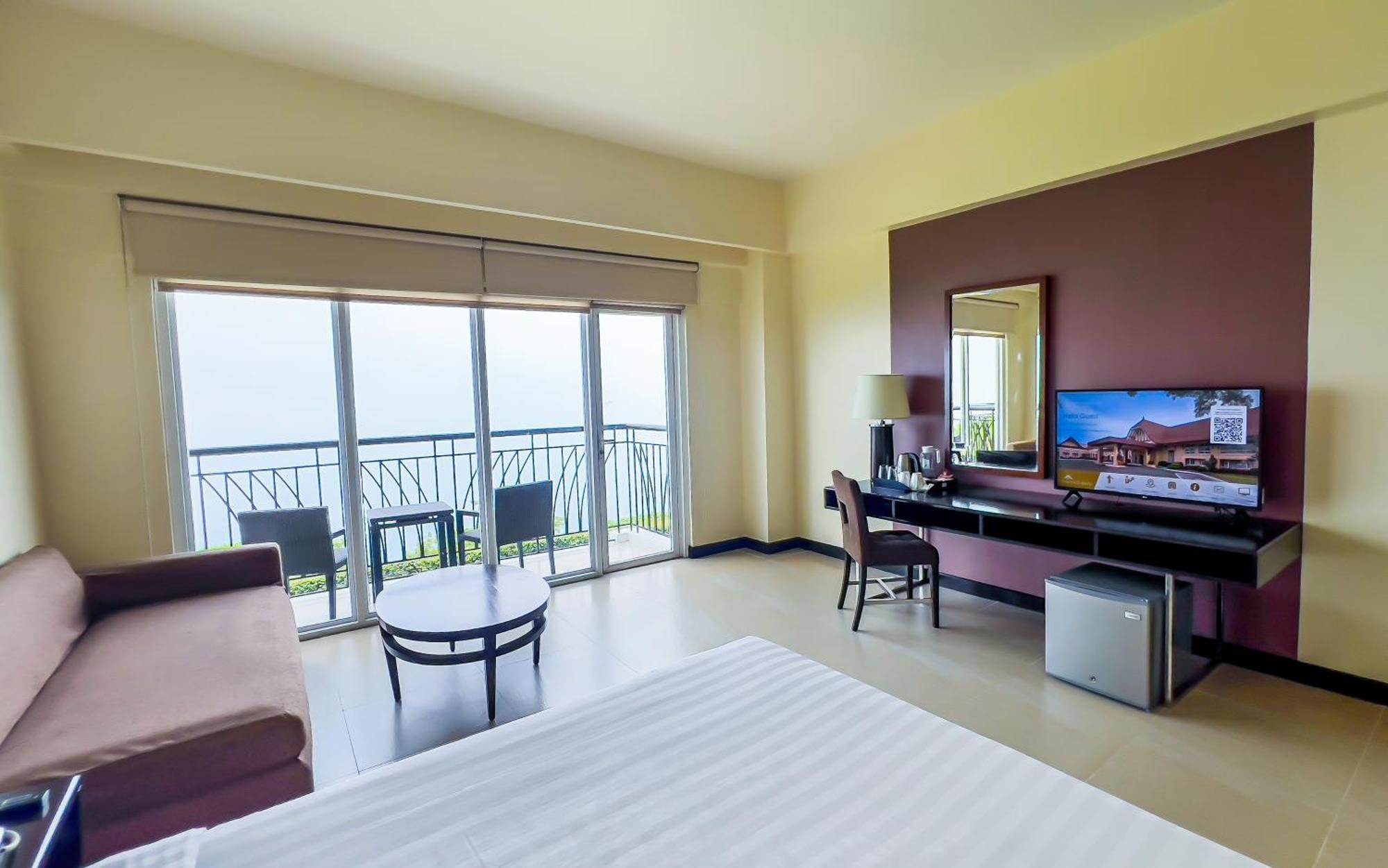 Taal Vista Hotel Tagaytay City Ngoại thất bức ảnh Deluxe Ocean View