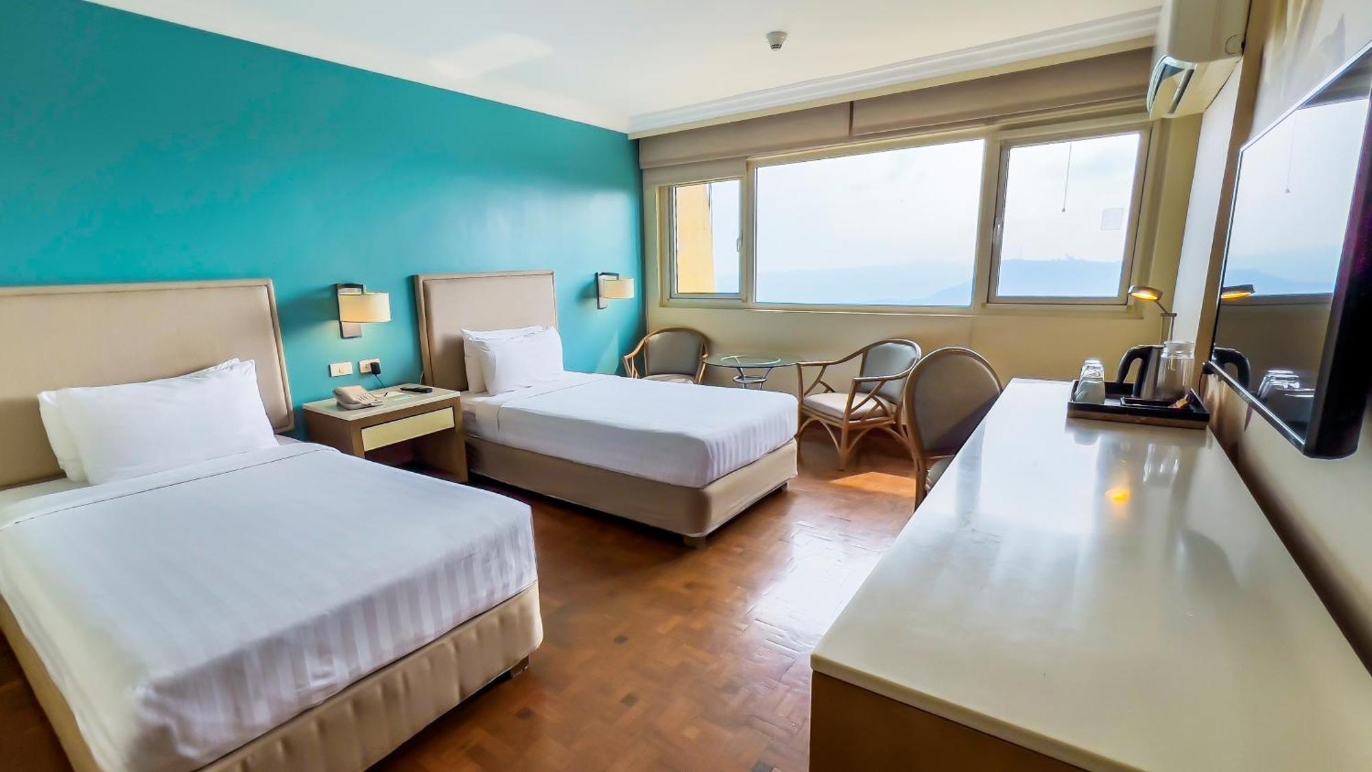 Taal Vista Hotel Tagaytay City Ngoại thất bức ảnh Deluxe Room
