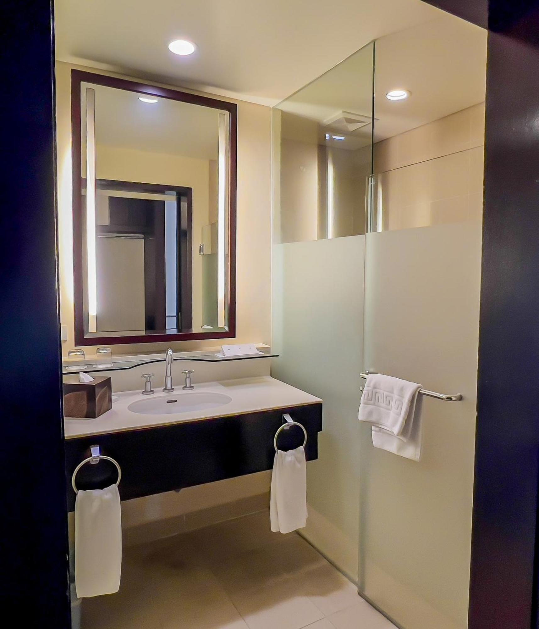 Taal Vista Hotel Tagaytay City Ngoại thất bức ảnh Bathroom