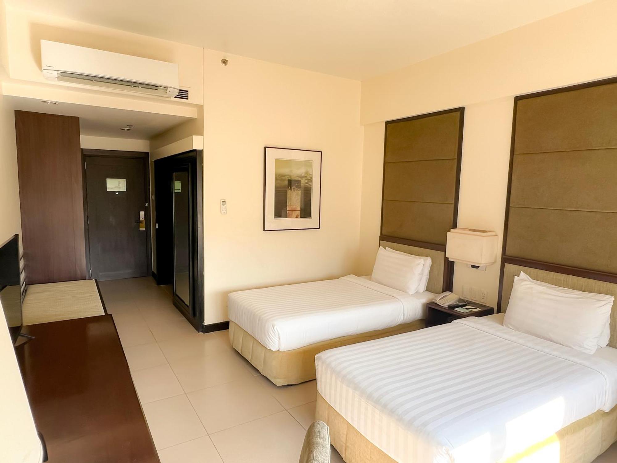 Taal Vista Hotel Tagaytay City Ngoại thất bức ảnh Deluxe Room