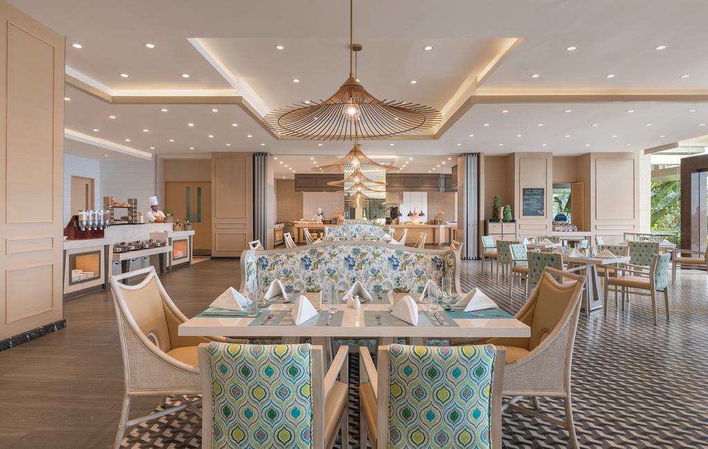 Taal Vista Hotel Tagaytay City Ngoại thất bức ảnh The Beach Club